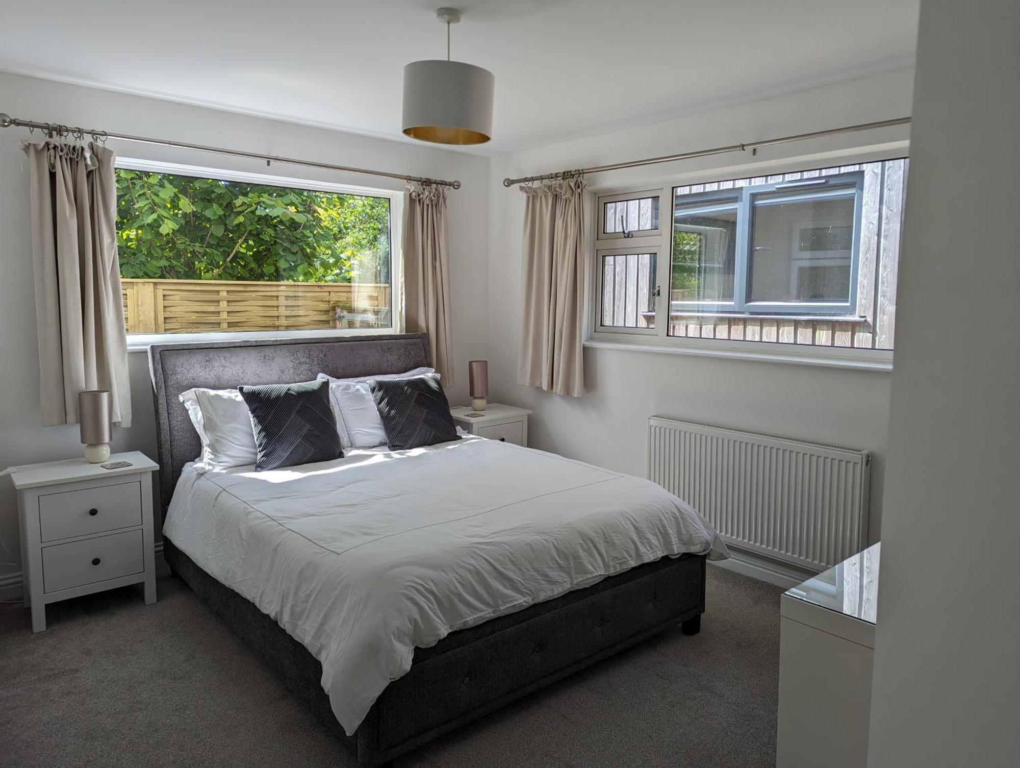 Peaceful Glastonbury Bungalow - Ideally Located מראה חיצוני תמונה