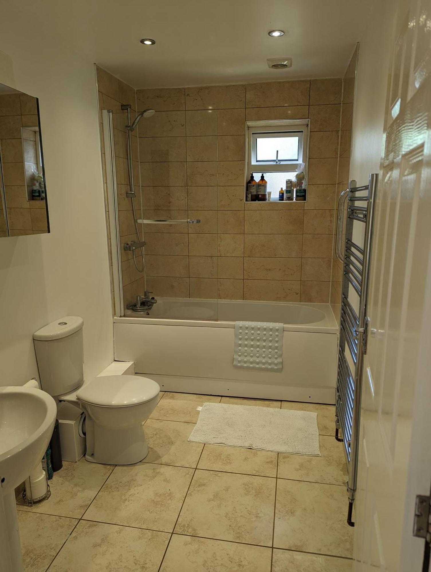 Peaceful Glastonbury Bungalow - Ideally Located מראה חיצוני תמונה